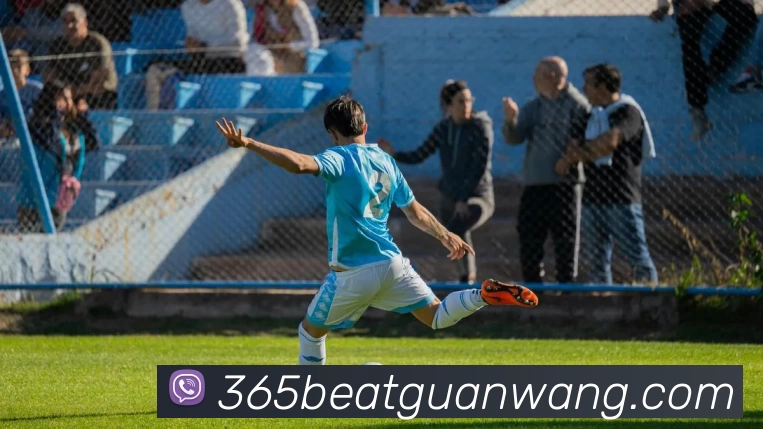 中国足球队迎战巴西队力争在国际赛场上取得突破性进展